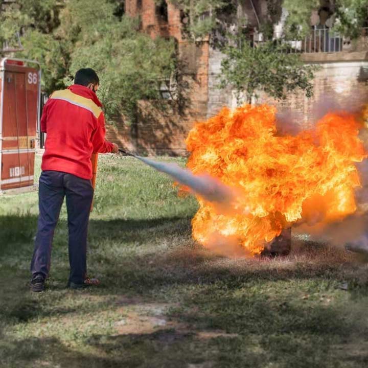 Extintor de fuego parino group apagar fuego con matafuego.